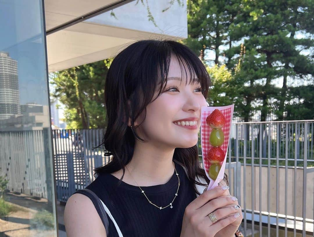 星野理沙さんのインスタグラム写真 - (星野理沙Instagram)「🍓  いちご飴すきでお家で作ろーと思ったけど毎回上手くできない、砂糖溶かしてかけて固めるだけだと思ってたんだけど奥が深いのかな🍓  昨日今日と仲良しの先輩たちと遊べて幸せでした明日からがんばるっ💪  明日はゆいりお誕生日当日で撮影会📸&電話特典会です☎️ 撮影会平日のお昼にも関わらず来てくれる方ありがとうね🥹 電話特典会ま　てるので初めましての方も良かったらお話ししましょ〜☺︎☺︎  明日も楽しみ！おやすみ〜🌙  #いちご飴 #いちごあめ #shein購入品 #東京スカイツリーソラマチ #ボブ #ミディアムヘア #アイドル #暗髪 #自撮り #idol #japaneseidol #instalike #instagood」9月5日 23時31分 - chanrisa_____