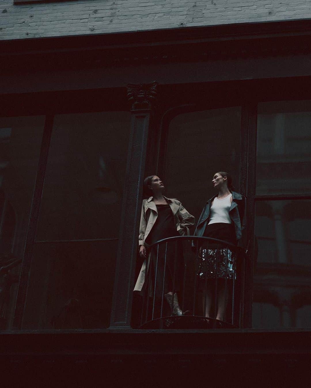 シューマッハのインスタグラム：「The NYFW Edit, captured by @kat_in_nyc 🤍  #dorotheeschumacher #newcollection #NYFW #newyork #TheFutureIsHers  Photographer - @kat_in_nyc  Assistant - Ros Hayes @_whiteprince_  Styling - dy‘amond breedlove @dyamondbreedlovenyc  Makeup - Dalia Younan @daliaymakeup  Hair - Henry de la Paz @henrydelapaz  Models - Sam Saba @samantha__saba & Tessa Jean @tessa.j」