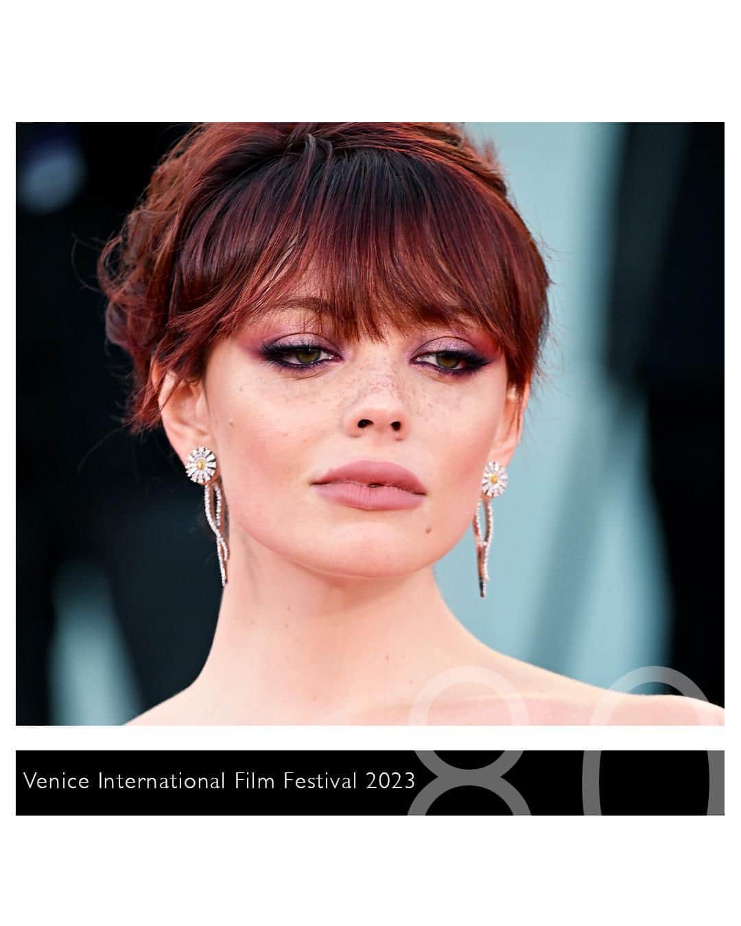 ダミアーニのインスタグラム：「Italian actress @serenaltair enhances her delicate charm with the Damiani Margherita High Jewelry earrings, in white gold and diamonds. These earrings feature a stunning central fancy yellow diamond.  #DamianiMargherita #Damiani #Handmade #MadeinItaly #Venezia80 #FestivaldelCinemadiVenezia #VeniceFilmFestival #MostradelCinemadiVenezia #VeneziaFilmFestival」