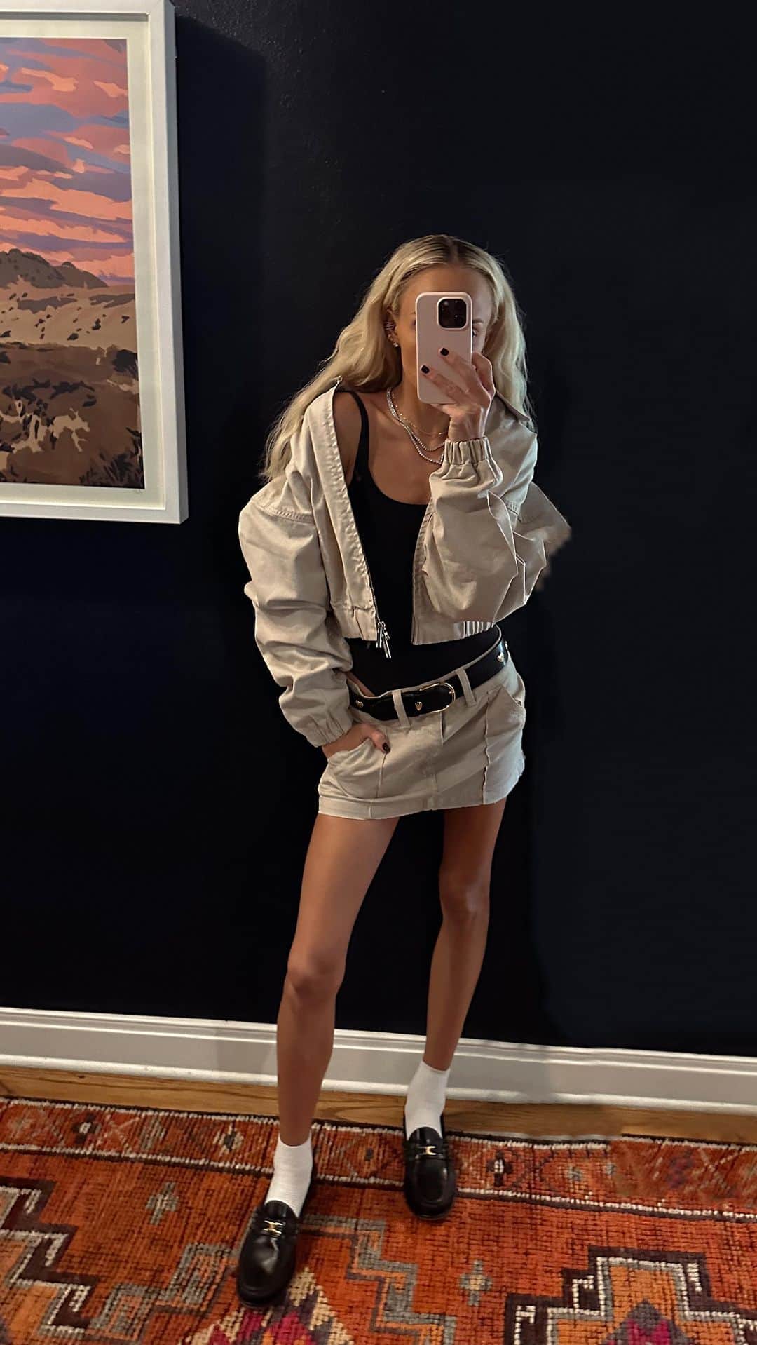 ナスティア・リューキンのインスタグラム：「skirt + jacket: @helsastudio // @fwrd  bodysuit: @skims  belt: @sandyliang  shoes + glasses: @celine」