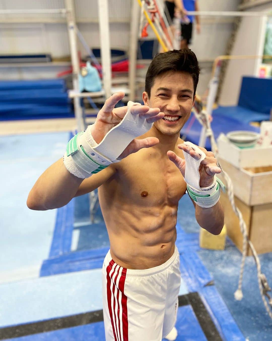 アルトゥール・オヤカワ・マリアノのインスタグラム：「💪🏻💪🏻🍪 . . Bora!」