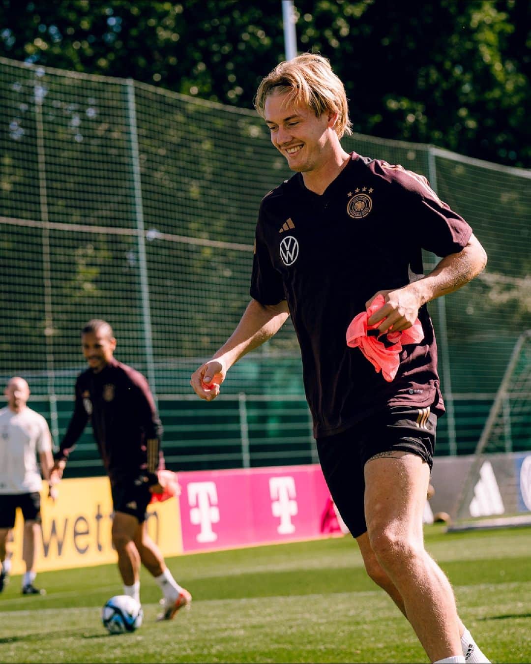 サッカー ドイツ代表チームさんのインスタグラム写真 - (サッカー ドイツ代表チームInstagram)「Favorite smiles? 😊  #dfbteam 📸 DFB/Philipp Reinhard」9月5日 23時53分 - dfb_team
