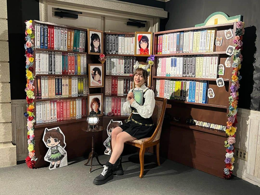 鎌田菜月のインスタグラム：「💐📚🐺  生誕祭ありがとうございました。 大好きなものに囲まれての幸せ空間でした♡  #鎌田菜月生誕祭2023」