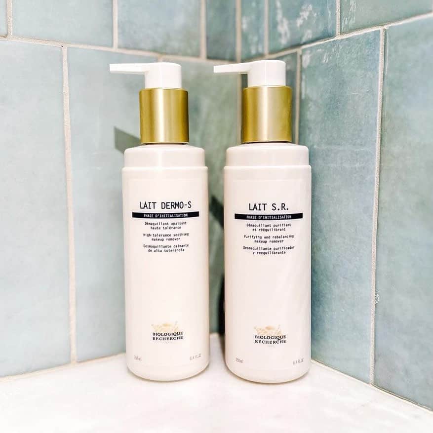 Biologique Recherche USAのインスタグラム：「Have you tried the 2 new additions to our cleansing milk range?   If you were previously using the now discontinued Lait U and have sensitive or intolerant skin, Lait Dermo-S✨ is for you. This gentle cleanser will soothe and relieve tightness and discomfort, while reconditioning and protecting the skin.   If you were previously using Lait U and have oily, combination, and/or acne-prone skin, Lait S.R.✨ is for you. With a light and fresh texture, this cleanser will purify the skin and control oil production without stripping the skin’s barrier.  📸: @spaazure   #BiologiqueRecherche #FollowYourSkinInstant #BuildingBetterSkin #lait #cleansingmilk #LaitDermoS #LaitSR」