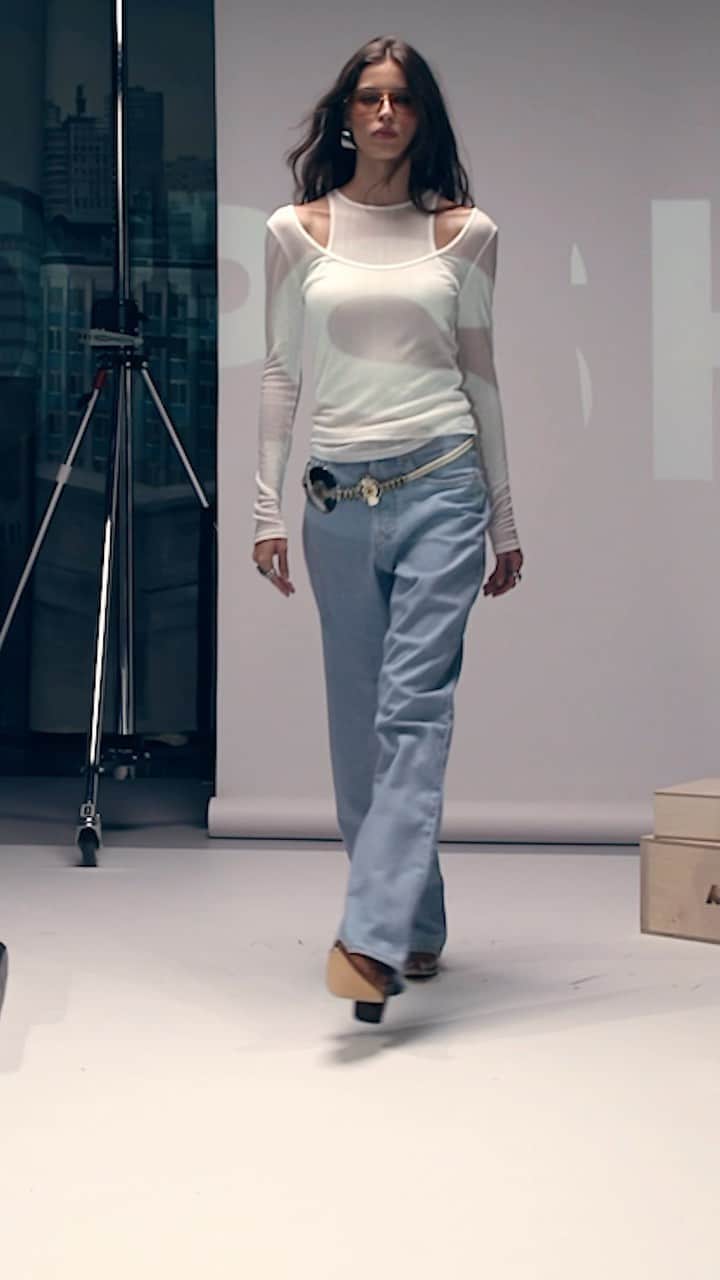 トップショップのインスタグラム：「Old school cuts to new school heights; the Column jean.  Heritage favourites and the latest trending shapes are available on ASOS.com now.」
