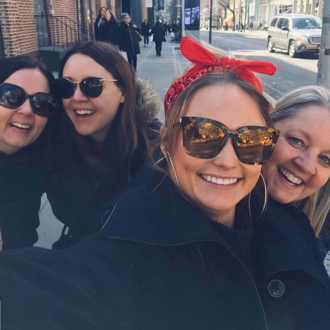 ミランダ・ランバートのインスタグラム：「These ladies are the “Love Junkies.” @lorimckennama , @lizrose0606 & @ifiwerehillarylindsey. Three of Nashville’s best songwriters. We wrote a lot of songs on ‘Wildcard’ together. Tomorrow at 11am CT I’m releasing a song that’s part of @applemusic’s Lost & Found initiative that they wrote called “Driving Back there in My Mind." Songwriters fuel music and it’s an honor to celebrate them with this release tomorrow.」