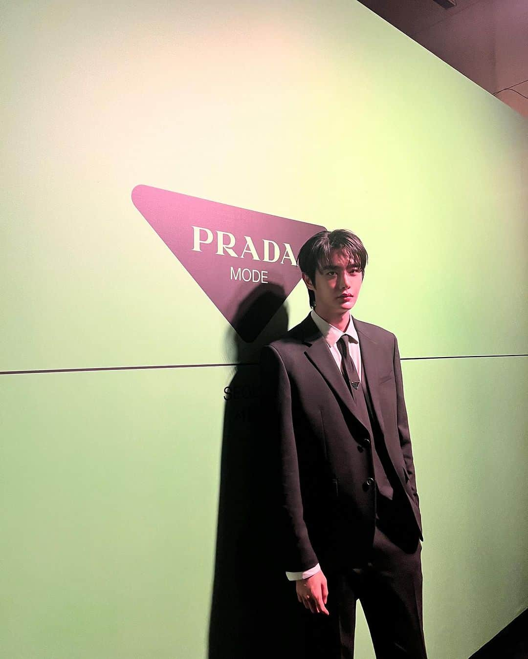 ガンヒのインスタグラム：「@prada _ #prada #pradamode」