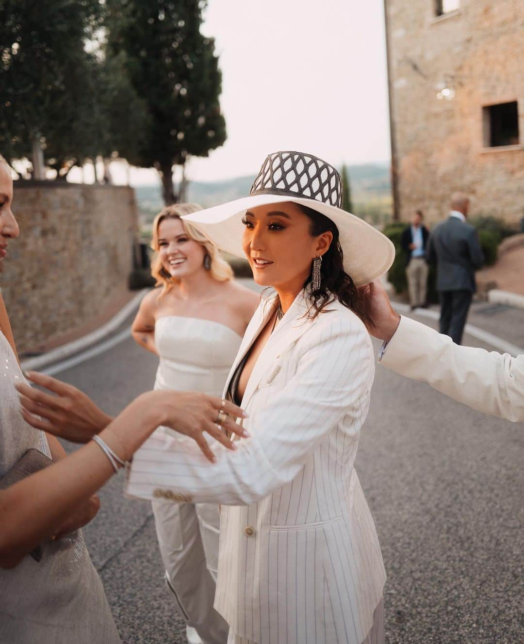 アシュレイ・パークさんのインスタグラム写真 - (アシュレイ・パークInstagram)「🕊️my first time in the italian countryside! the essence of this region and of the entire Cucinelli family takes my breath away. genuinely grateful to celebrate @brunellocucinelli birthday and legacy 🤍」9月6日 0時16分 - ashleyparklady