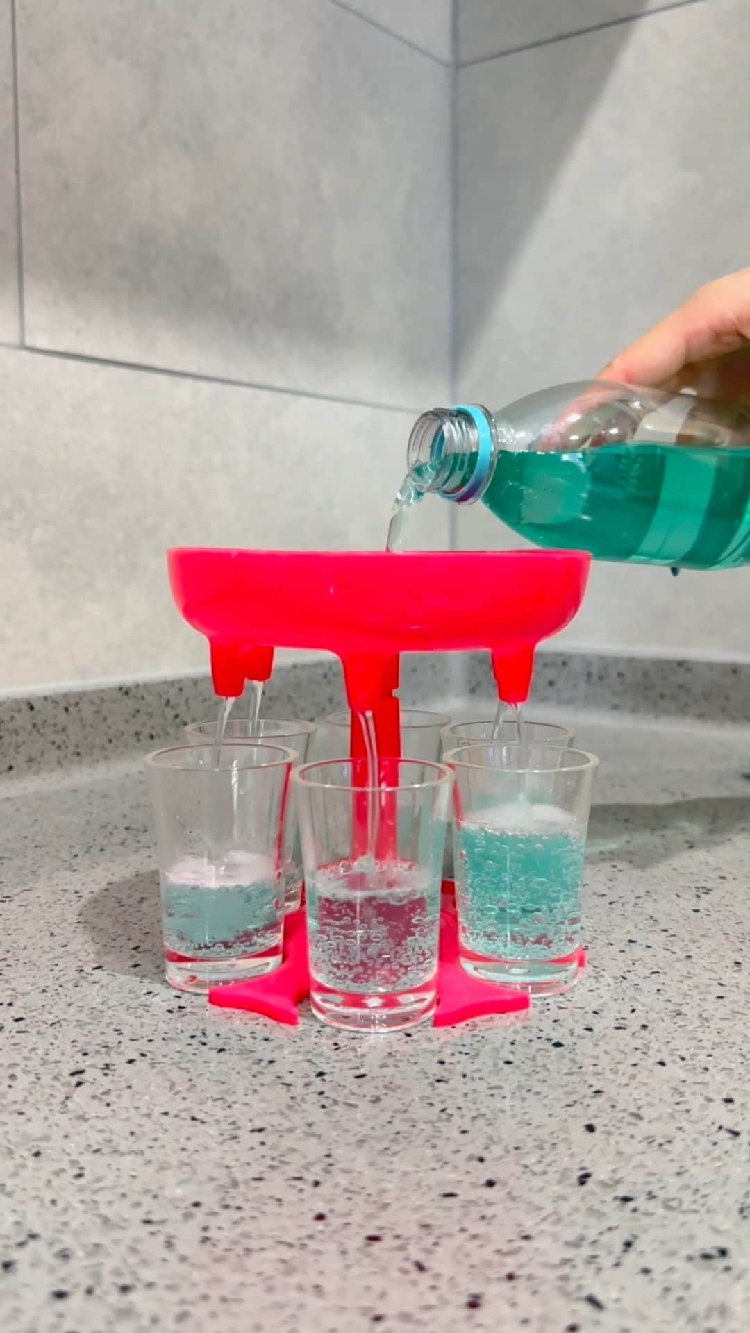 SHEINのインスタグラム：「Want to impress your party guests? Put on the ultimate pour-formance and sync up your sips with our 6-at-once drink dispenser set! 🥂🎉  🔎18870518  #SHEIN #SHEINforAll #SHEINstyle #fashion #chic #saveinstyle」