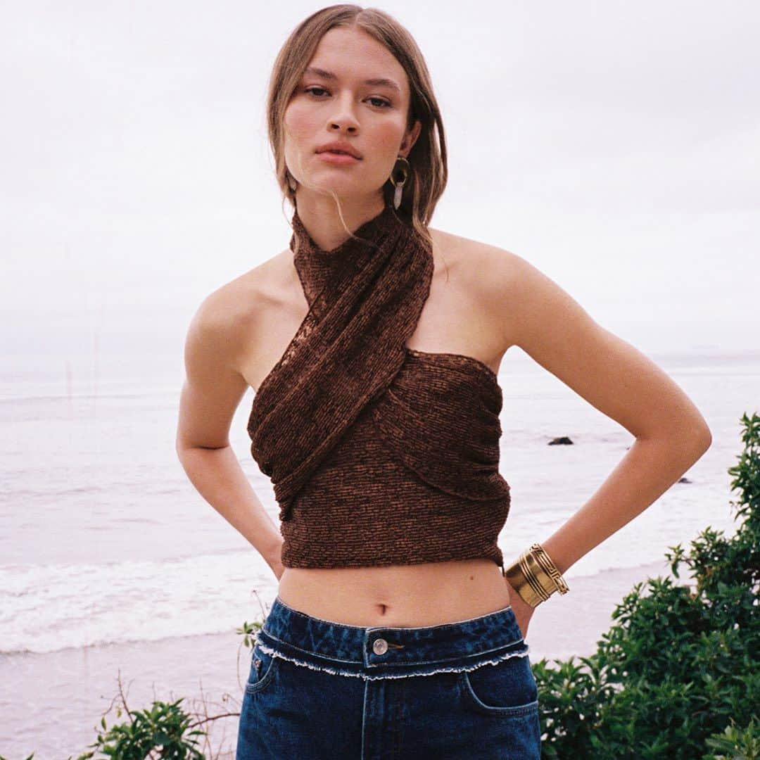 ウィンターケイトさんのインスタグラム写真 - (ウィンターケイトInstagram)「All wrapped up in the Massi Top. Available exclusively on @revolve. 🤎✨ #hohxrevolve  📸 @aimeesorek」9月6日 0時32分 - houseofharlow1960