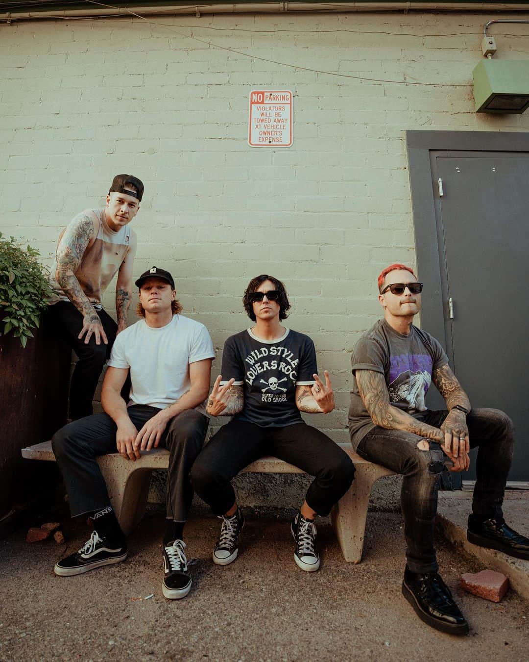 スリーピング・ウィズ・サイレンスのインスタグラム：「Here we go!! Tour with the legends @theused & @deadamerican kicks off today! Birmingham, you’re up first!🤘🏼 📸: @nickalausstafford」