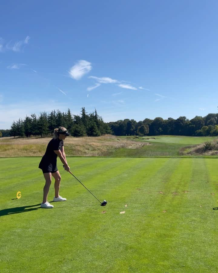 カーリー・ブースのインスタグラム：「Lovely day and lovely company at @crewclothing golf day at the Grove :)」