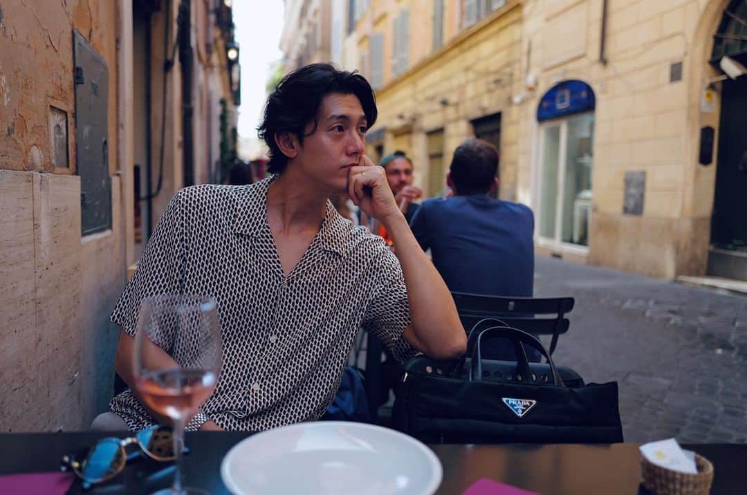 イ・ギウのインスタグラム：「🇮🇹 아 낮 술 좋 쥐🫠  날씨에 취하고 음식에 취한다으  📸 by wife   #italy #안면홍조 #취한다」