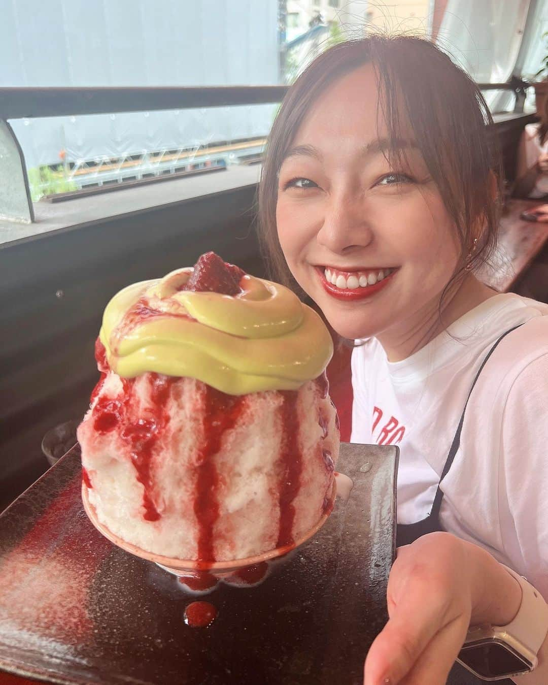 須田亜香里さんのインスタグラム写真 - (須田亜香里Instagram)「かわいこちゃんに誘われて普段なかなか機会がない映え映えなかき氷食べれました🍧 くまちゃんのインスタの投稿には須田さんがたくさん載ってます(笑) @kumakuma9810 #表情ガール #可愛い笑顔 #理想の彼女 #かき氷 #2件目はしょっぱいもの #ご馳走してくれた #ありがとう」9月6日 0時43分 - akarisuda