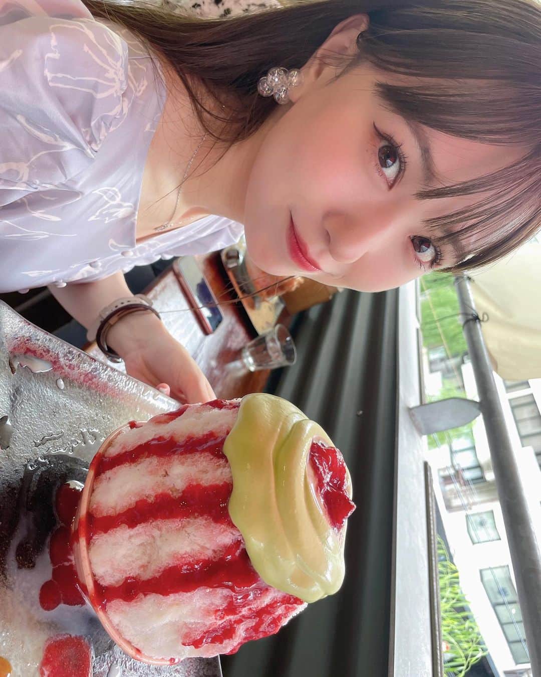 須田亜香里さんのインスタグラム写真 - (須田亜香里Instagram)「かわいこちゃんに誘われて普段なかなか機会がない映え映えなかき氷食べれました🍧 くまちゃんのインスタの投稿には須田さんがたくさん載ってます(笑) @kumakuma9810 #表情ガール #可愛い笑顔 #理想の彼女 #かき氷 #2件目はしょっぱいもの #ご馳走してくれた #ありがとう」9月6日 0時43分 - akarisuda