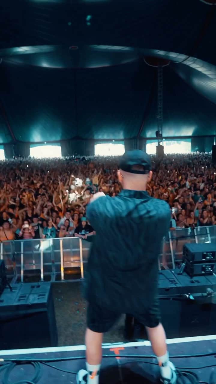 Spinnin' Recordsのインスタグラム：「Nothing beats ‘Oh My Johnny’ + a packed tent 🎪 What a way to finish off festival season 🔥   Oh My Johnny (Banks Of The Roses) out now on Spinnin’ Records  🎥 by @dillonwardd   #electronicmusic #festival #irishmusic #housemusic」