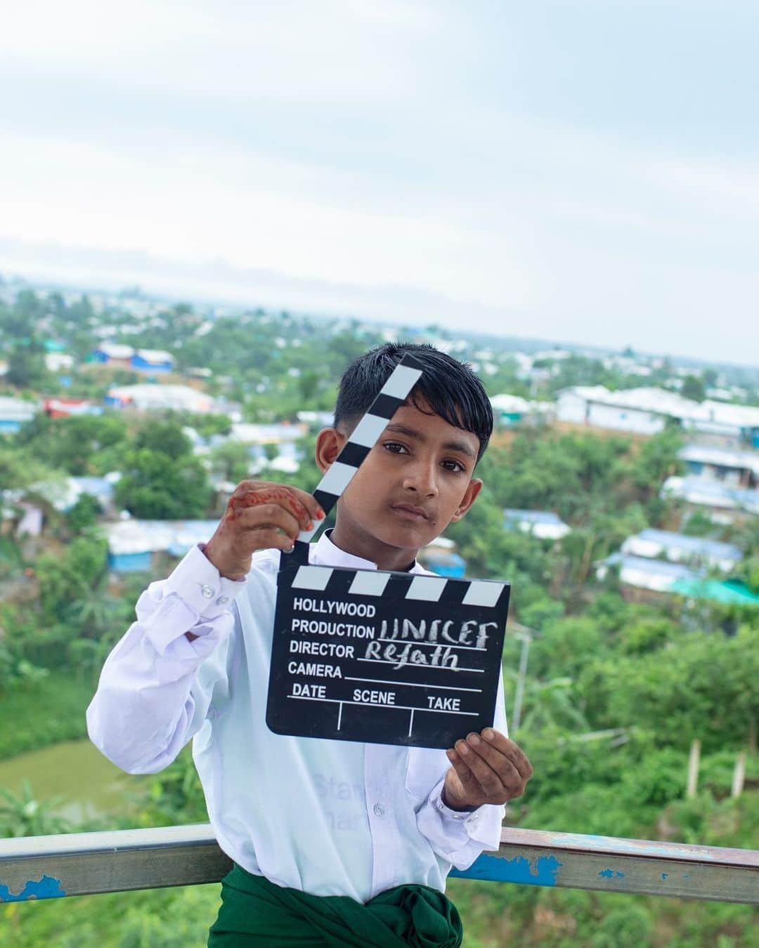 unicefさんのインスタグラム写真 - (unicefInstagram)「🎥 Roll camera 🎬 Action  These young refugees are sharing their stories through short films. They were trained during a UNICEF-supported workshop in Cox's Bazaar, Bangladesh.  As the Rohingya crisis enters its sixth year, UNICEF continues to support children's needs.  © UNICEF/Mawa」9月6日 1時00分 - unicef