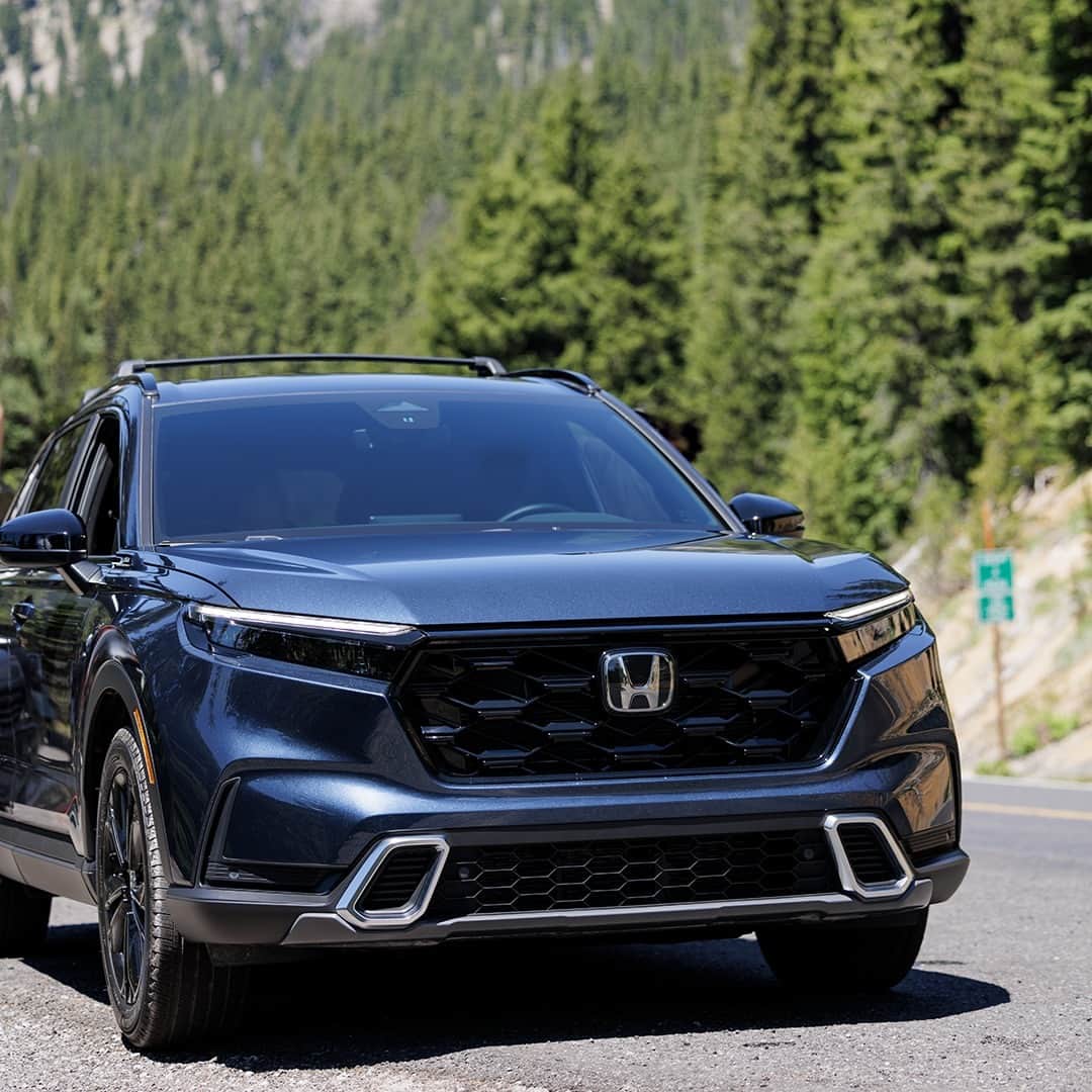 のインスタグラム：「Mountains will be conquered #HondaCRV ⛰」