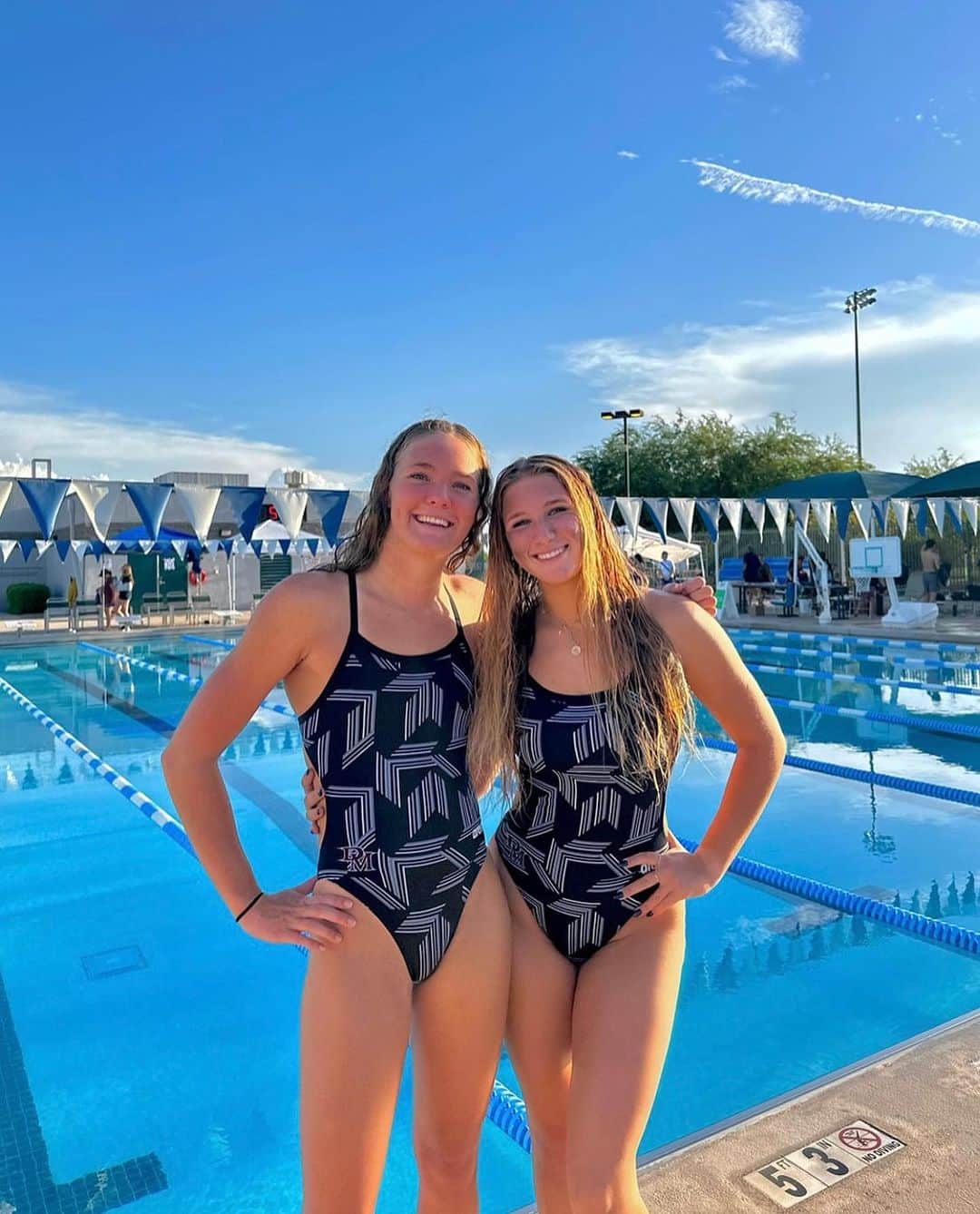 arenausaのインスタグラム：「Okay we’re jealous of everyone training in outdoor pools right now 🌞💧  #arenateamtuesday with @dm_swimanddive #teamarena #arenausa」