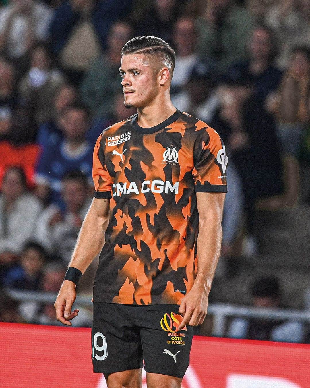 オリンピック・マルセイユさんのインスタグラム写真 (オリンピック・マルセイユInstagram)「🎁 𝗪𝗜𝗡 𝗡𝗘𝗪 𝗝𝗘𝗥𝗦𝗘𝗬 👕🌋