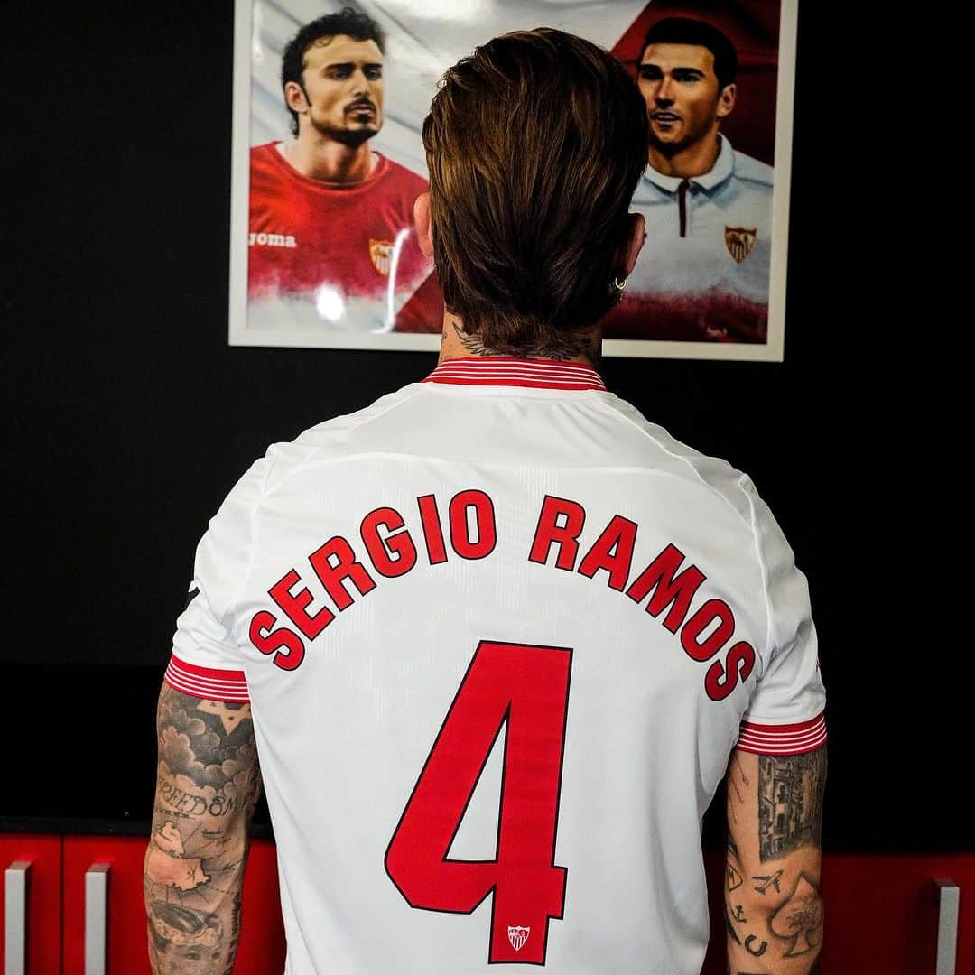セビージャFCのインスタグラム：「Siempre presentes.   #WeareSevilla #NuncaTeRindas」