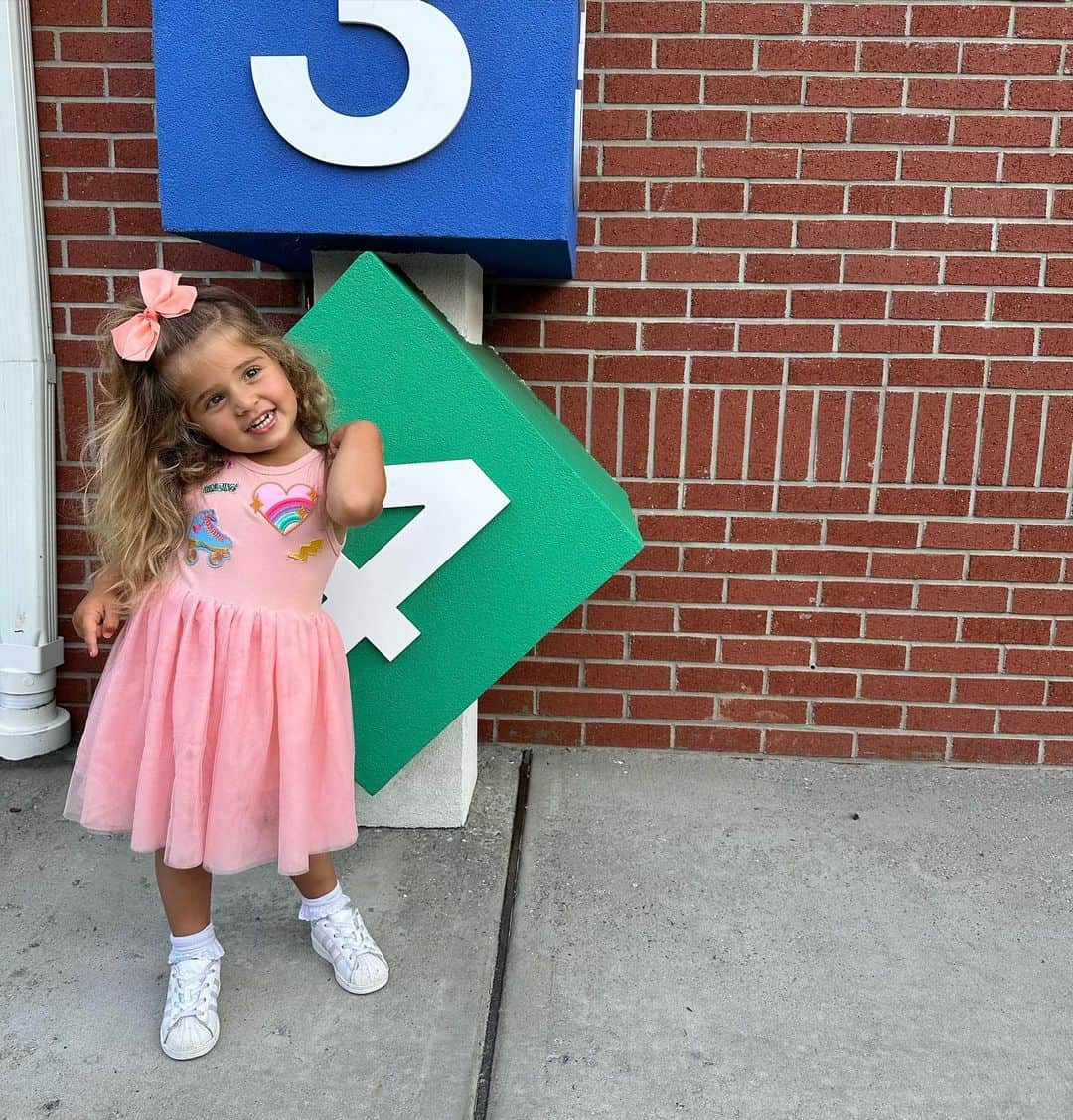 ジュゼッペ・ロッシさんのインスタグラム写真 - (ジュゼッペ・ロッシInstagram)「My little girl is off to her first day of school!!! I’m not crying, you are 🥲🥲 💞💞💞」9月6日 1時20分 - beppe787