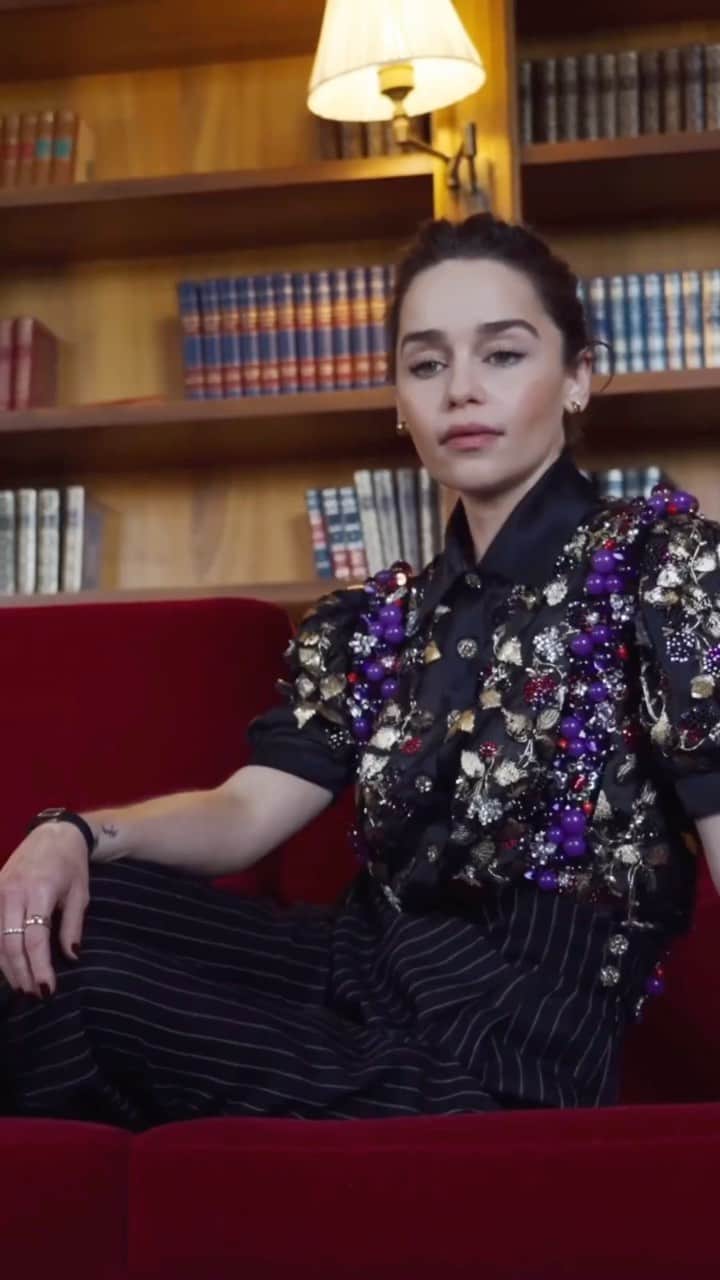 ペトラ・フラナリーのインスタグラム：「@emilia_clarke @chanelofficial #deauvillefilmfestival」
