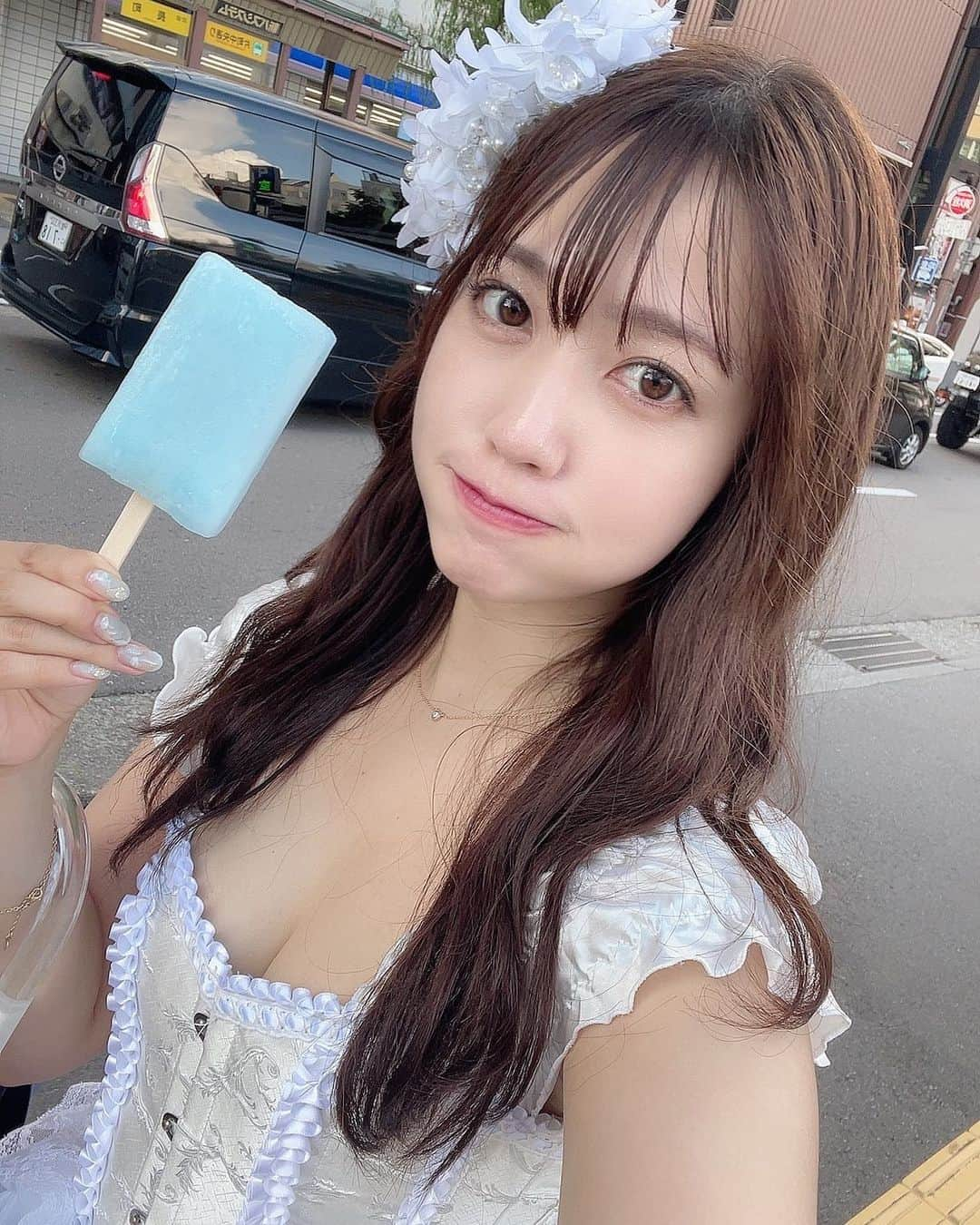 璃乃のインスタグラム：「なんだかんだ昔ながらのアイスがすき🍨 みんなの推しアイスは？  #ヘアモデル #巨乳美女 #アイドル #グラビア #グラビアアイドル #idol #日本 #偶像 #japan #japanesegirl #follow #followme #セルカ #映え #メイク #ヘアアレンジ #韓国ヘア #かわいい #snidel #grail #プチプラコーデ #グレイル #frayid #usagionline #instagram #instagood #アイス」