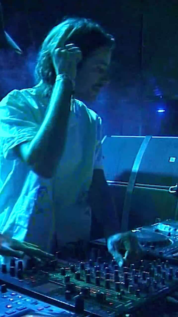 ジョルジオアルマーニのインスタグラム：「Hot tropical sounds mixed with elegant Italo-disco tracks is @pascalmoscheni ’s way to #PlayPauseRewindRemix  #WeBeatAsOne    Video @mathiaskarlgontard」