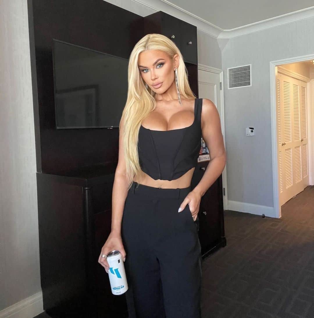 のインスタグラム：「All of my personalities. Which one do you know me more as ? ↔️🤔  It’s like a fun variety that never bores.   You’ll need @1stphorm energy to put up with all of them 😂」
