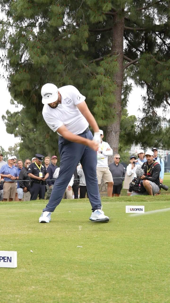 ジョン・ラームのインスタグラム：「Full send Rahmbo in regular speed ➡️ slow mo @jonrahm」