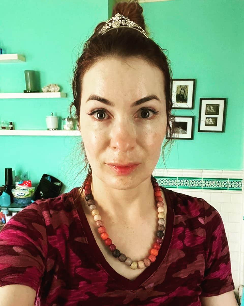 フェリシア・デイさんのインスタグラム写真 - (フェリシア・デイInstagram)「Dropped my kid off for first day of first grade, sob. Now what?」9月6日 1時51分 - feliciaday