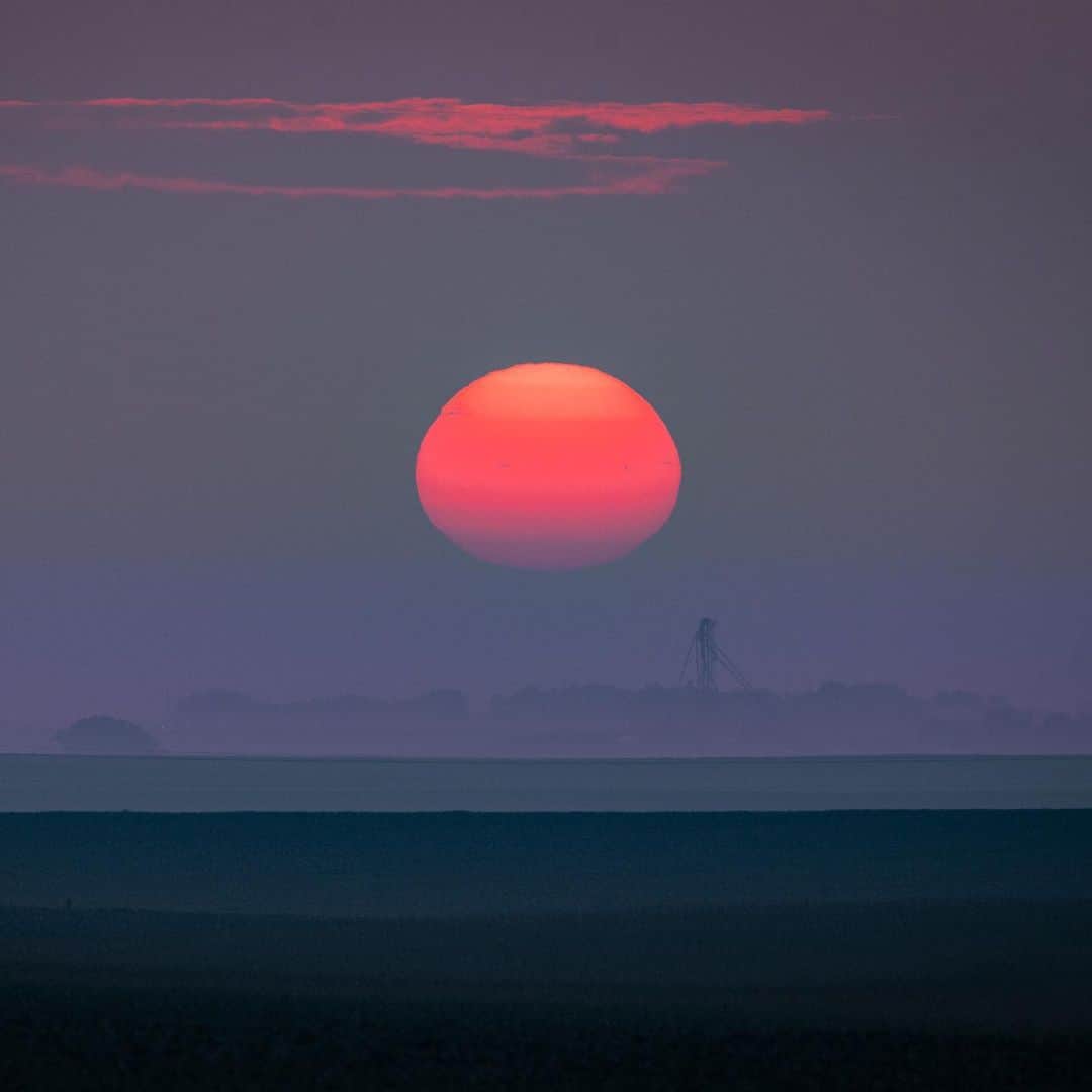Keith Ladzinskiのインスタグラム：「Midwestern sunrise, always a lovely sight.」