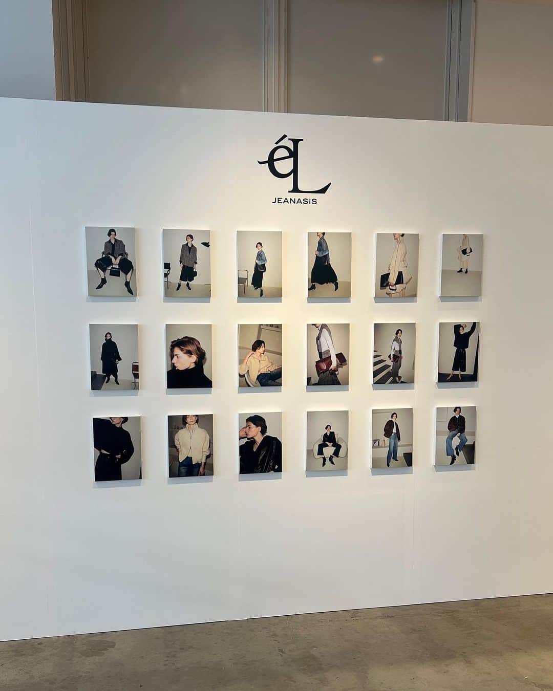 古屋美咲のインスタグラム：「8/23(wed)〜8/25(fri) eL 2023  Autumn&Winter Exhibition  初めて外部で行った展示会🏢  eLを知ってもらえる機会にしたいなと思い行ったのですが、想定よりも多くの方にご来場&嬉しいお言葉をたくさんいただきとても嬉しかったです🌳 (久しぶりに会う友達もいて嬉しかったな🫶🏻)  ご来場いただいた皆さま、ご協力いただいた皆さま… 改めてありがとうございました！ &引き続きeLをよろしくお願いいたします🦢  主にこの2〜3ヶ月展示会の事ばかり考えていたので、正直まだ終わった実感がないのですが 笑 、また近々新たな方々に出会える機会を予定しているのでそこに向けて走り始めています🏃🏻‍♀️🏃🏻‍♀️(またお知らせします！お楽しみに！)  ======== 1〜3枚目:会場の様子 4枚目:たくさん助けてもらったPRチーム(遠藤さんは念の為🙂笑) 5枚目:なんとデニムコンテンツにご出演していただいた細川芙美さんから…🥹！お気持ちと美味しさに感動 6〜7枚目:久しぶりのひな、ひとみん、ちーちゃん 8枚目:3日目の着用 9枚目:最終日は店長向け(武藤くんタグ付けできない🥲) 10枚目:実はかなり力を入れてたお土産のクッキー🍪 はるちゃん、まりあ助けてくれてありがとう🫶🏻」