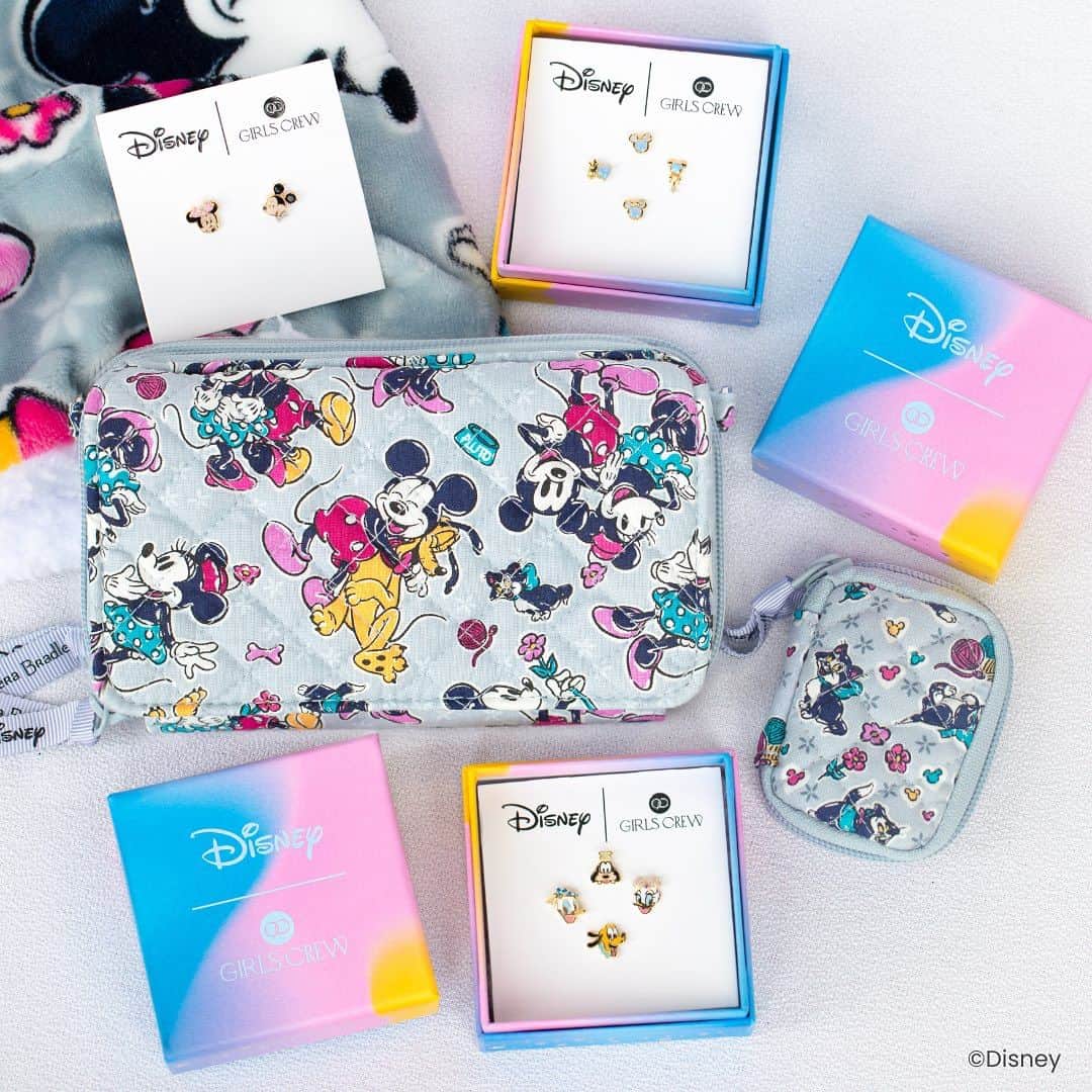 ヴェラブラッドリーのインスタグラム：「💞 Happily Ever Disney Sweepstakes💞 @shopgirlscrew and @verabradley have teamed up to make your Disney dreams come true!   2️⃣ lucky winners will win 3 enchanting accessories from the all new Disney | Girls Crew Collection, and 3 must-have items from Vera Bradley’s limited edition Disney Mickey & Pets Collection 😍  🏰 How to Enter: ✨ Follow BOTH @shopgirlscrew & @verabradley ✨ Like and Save this post  💖 Bonus Entries: ✨ Leave a 💖 on our two most recent posts!  Giveaway ends 09/10/2023 at 11:59 PM PST. Good luck! 😇  Please see link in Girls Crew’s profile for full terms and conditions  No purchase necessary. Must be 18+ to enter. Giveaway is open to US residents ONLY. One winner will be randomly selected and ONLY contacted via DM by @shopgirlscrew for next steps. Please be aware of spam accounts. This promotion is in no way sponsored, endorsed/administered by, or associated with Instagram or Facebook.」