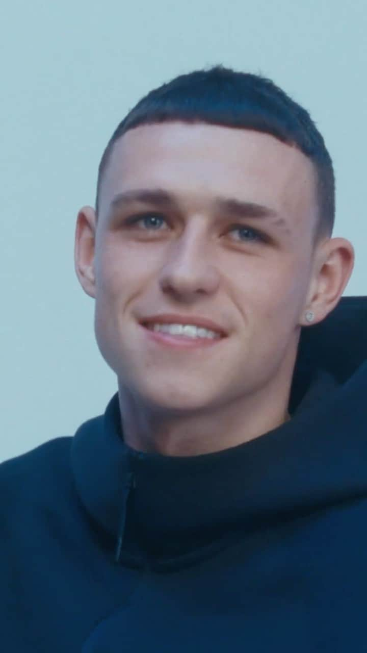 ナイキフットボールのインスタグラム：「For hometown hero @philfoden, music helps get him moving on and off the pitch. What beats get you hyped pregame and which are you dancing to in #NikeTech?   #NikeFootball」