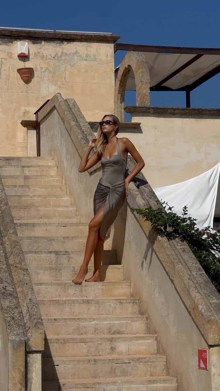 ヴィクトリア・ヴァルガのインスタグラム：「lost in Puglia’s rustic beauty 🍃」