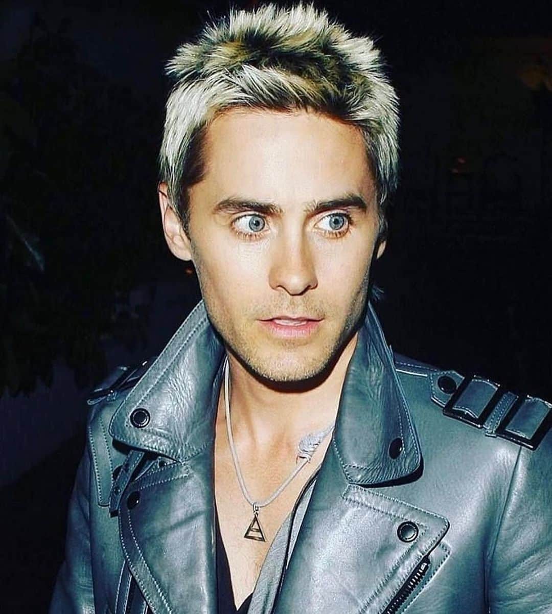 ジャレッド・レトのインスタグラム：「10 DAYS till new album drops!!!! Should I cut my hair to celebrate?? ✂️✂️✂️」