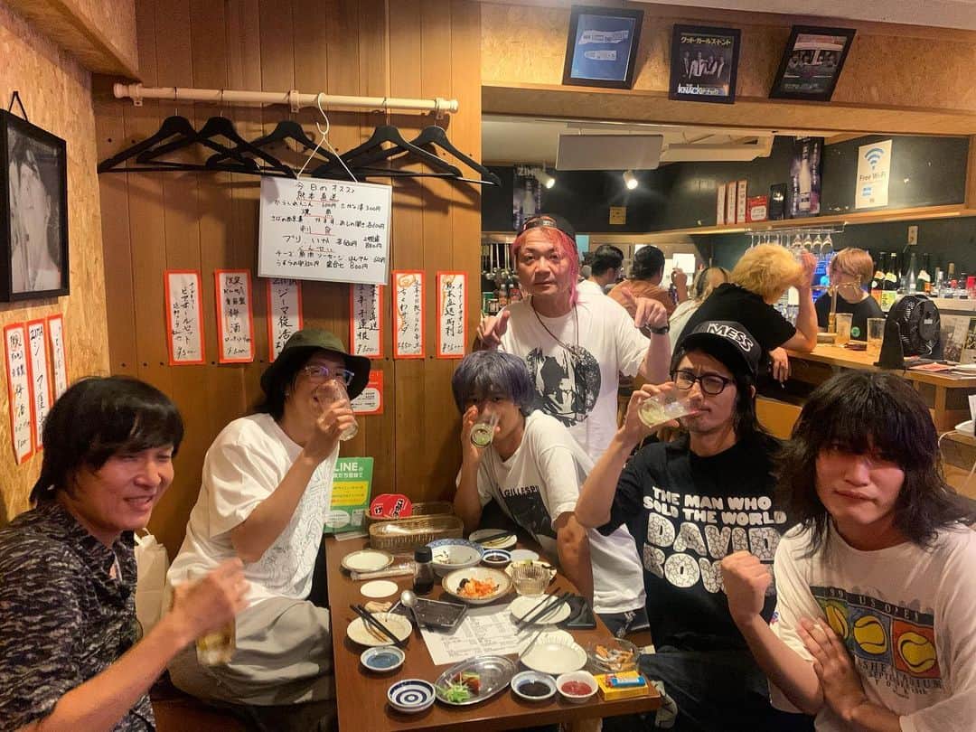 古閑裕のインスタグラム：「2023/9/6本日水曜日 私の誕生日だそうで、、、 パーティとか何もやらず普通に こがみでバーカンやってますので よかったら遊びに来て〜マジで軽く自分の歳を超越したい！ それだけ、、、」