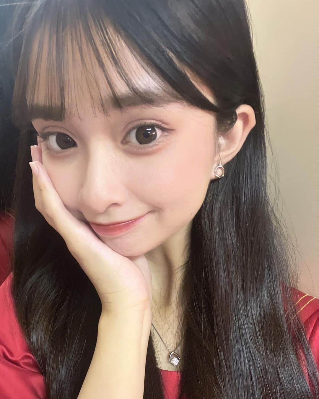 のインスタグラム：「. スーパーロングヘアもそろそろ卒業かなあ🥹 . . . . . . #シブサン　#shibu3project #ピンククラス　#アイドル　#被写体　#モデル　#サロンモデル #ロングヘア　#スーパーロングヘア　#ストレートヘア　#05 #高校生　#jk #ljk #selfie #セルフィー　#ootd #instagood #followｍe」