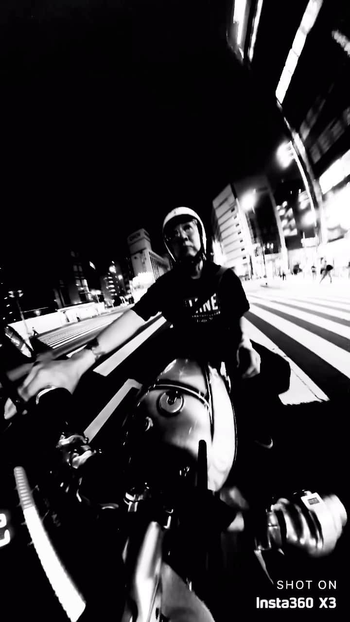 DJ DRAGONのインスタグラム：「バイクが大好き。 最近はバイクばかり乗ってる。 ノロノロ安全運転です。。 . . #harleydavidson #motorrockkustomshop  #motorcycle #motorcyclelife」