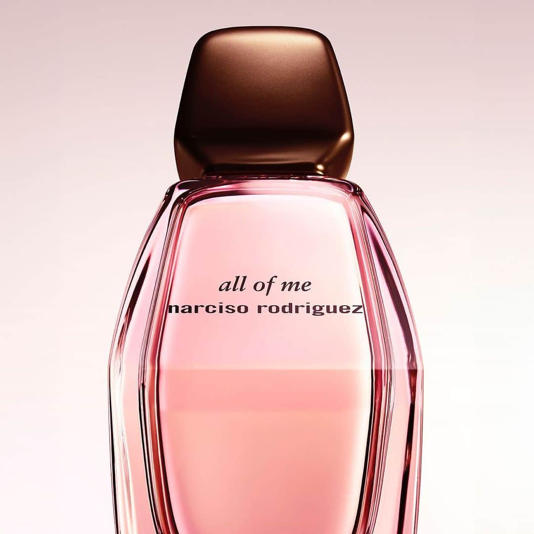 ナルシソロドリゲスのインスタグラム：「all of me — a floral fragrance that defies expectation.  #allofme #narcisorodriguezparfums #parfum #fragrance」