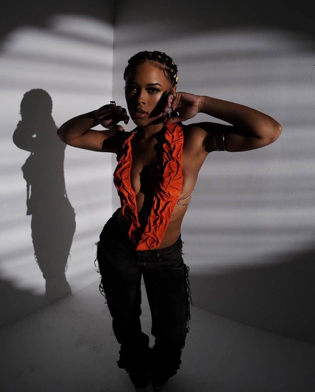 セラヤ・マクニールさんのインスタグラム写真 - (セラヤ・マクニールInstagram)「Danger, Danger, Danger 🚨   Top: @shopdenalli  Pants: @astounding.apparel」9月6日 2時50分 - serayah