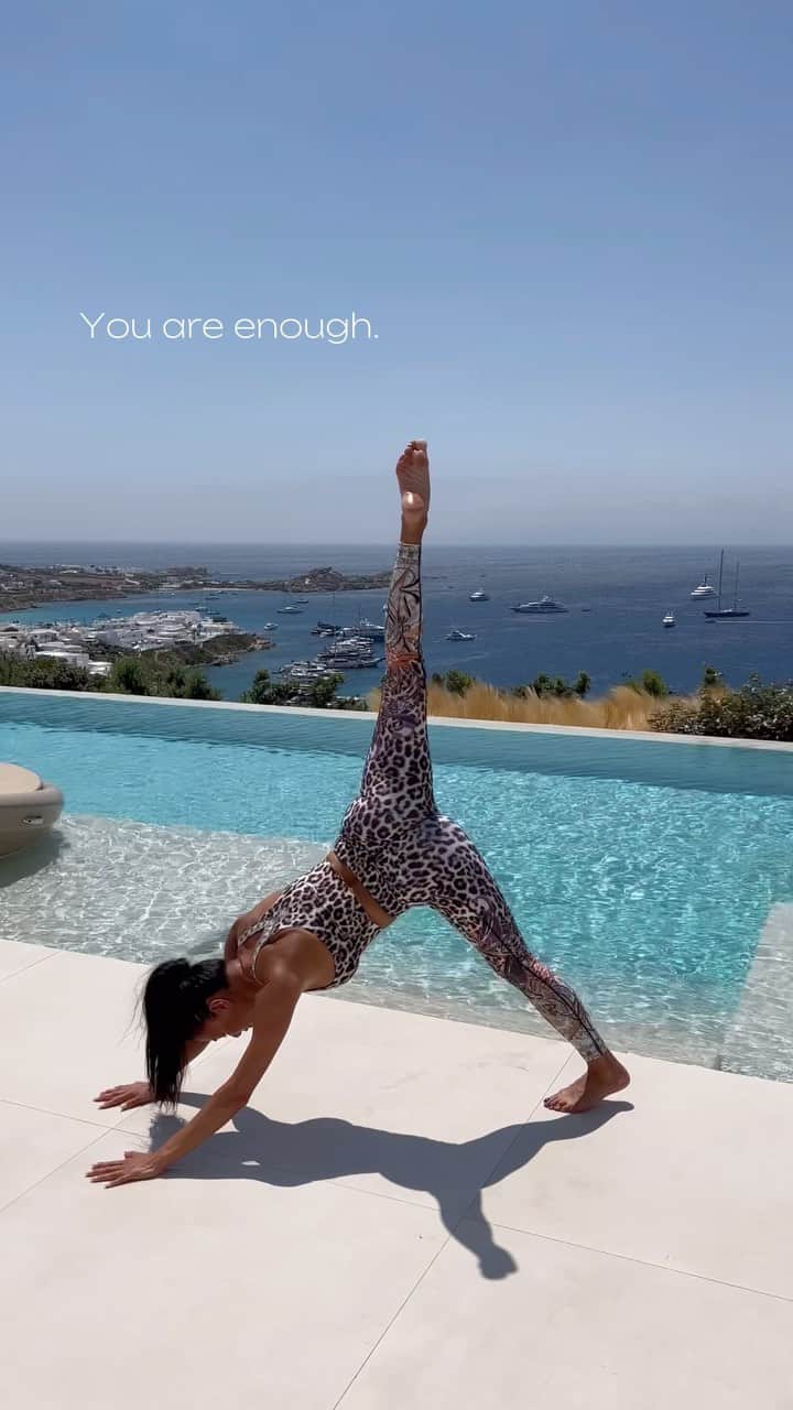 ニコール・シャージンガーのインスタグラム：「1% better each day 🧘🏻‍♀️  What’s everyone’s mantra for this week?」