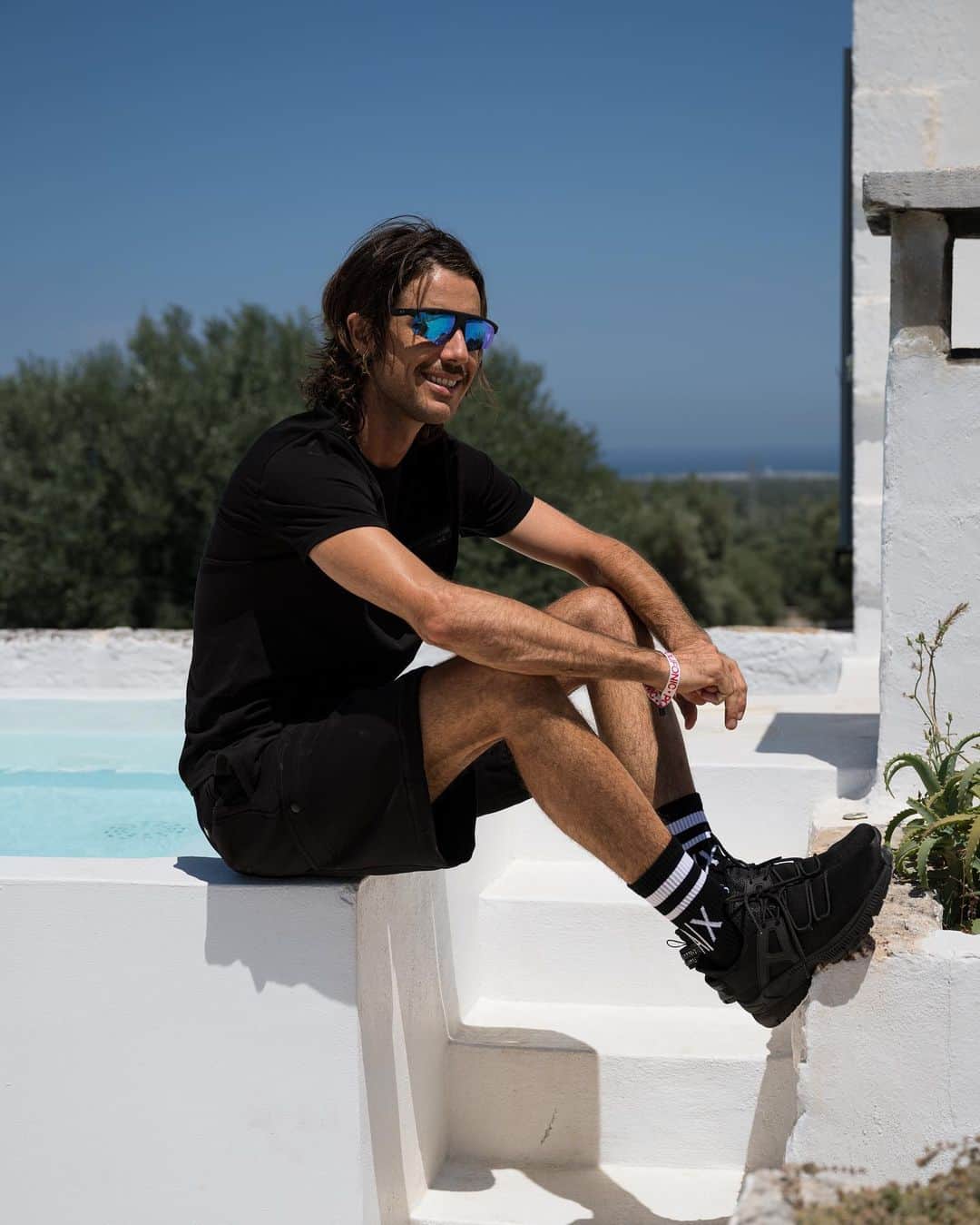 ジョルジオアルマーニのインスタグラム：「Expanding a global feeling all around the dance floor is the ideal scenario while playing: meet @pascalmoscheni  #PlayPauseRewindRemix  #WeBeatAsOne    Photo @alizeeschroots」