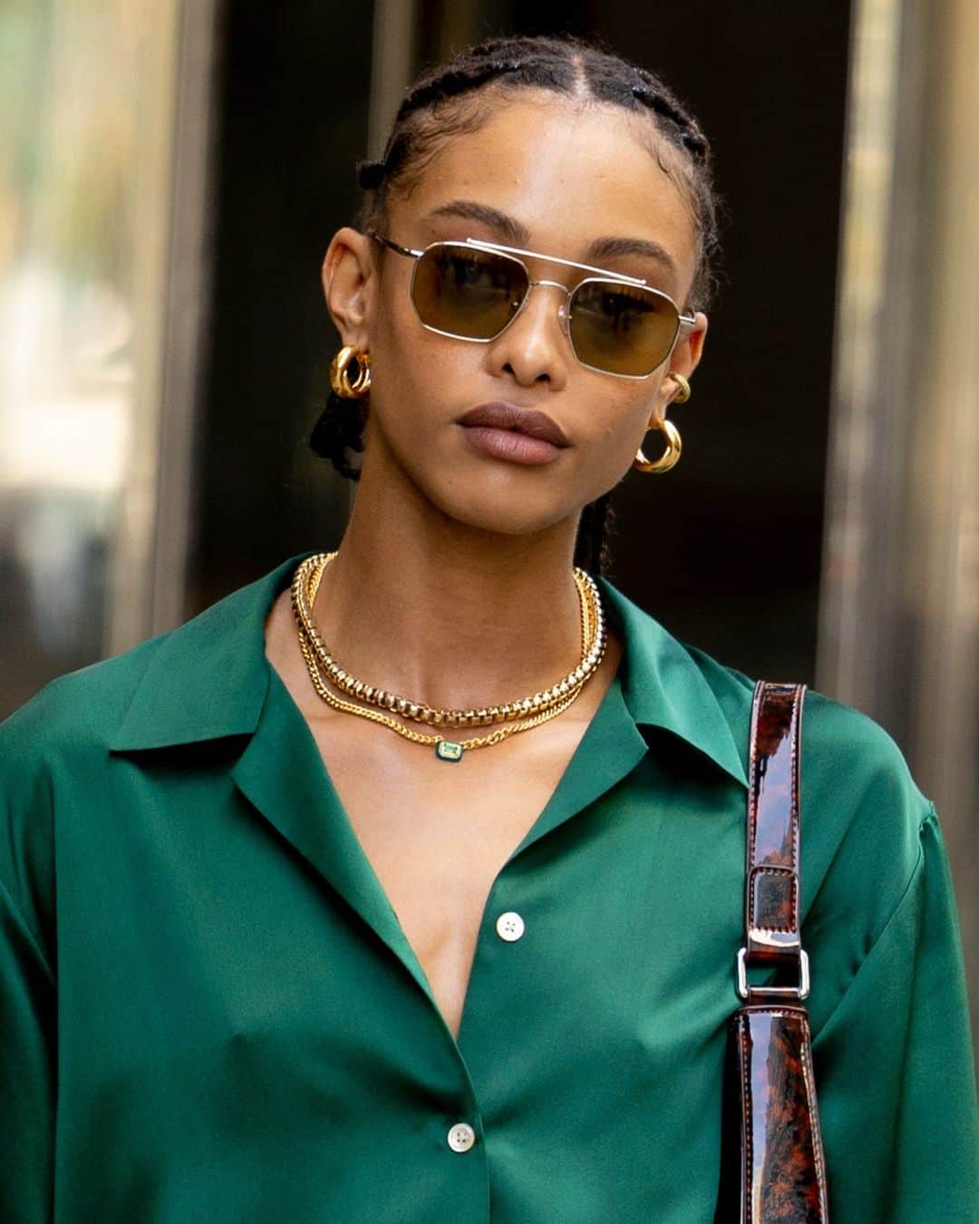 PORTER magazineさんのインスタグラム写真 - (PORTER magazineInstagram)「“Necklace layering has always had bohemian connotations, but this season it gets a minimalist makeover,” explains @libbyjanepage, market director at NET-A-PORTER. At the link in bio, read our tips for stylish necklace layering – think clean lines, sleek chains and a switch to silver.」9月6日 3時30分 - portermagazine