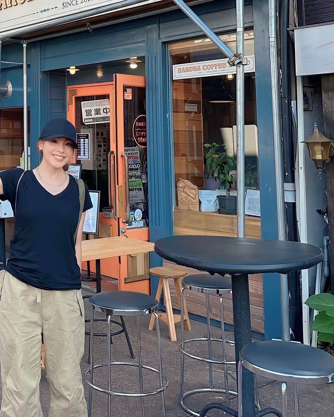 田中里依奈のインスタグラム：「. 帰りに、白馬駅前にあるコーヒースタンドへ☕️ 次は、連休に戻ってくる予定☺︎ 東京で頑張って、またすぐ帰ってきます✨ . #hakubacoffeestand #白馬村#hakuba #hakubavalley #白馬のカフェ #カフェ活 #白馬コーヒースタンド #自然が好き#地元が好きすぎる」