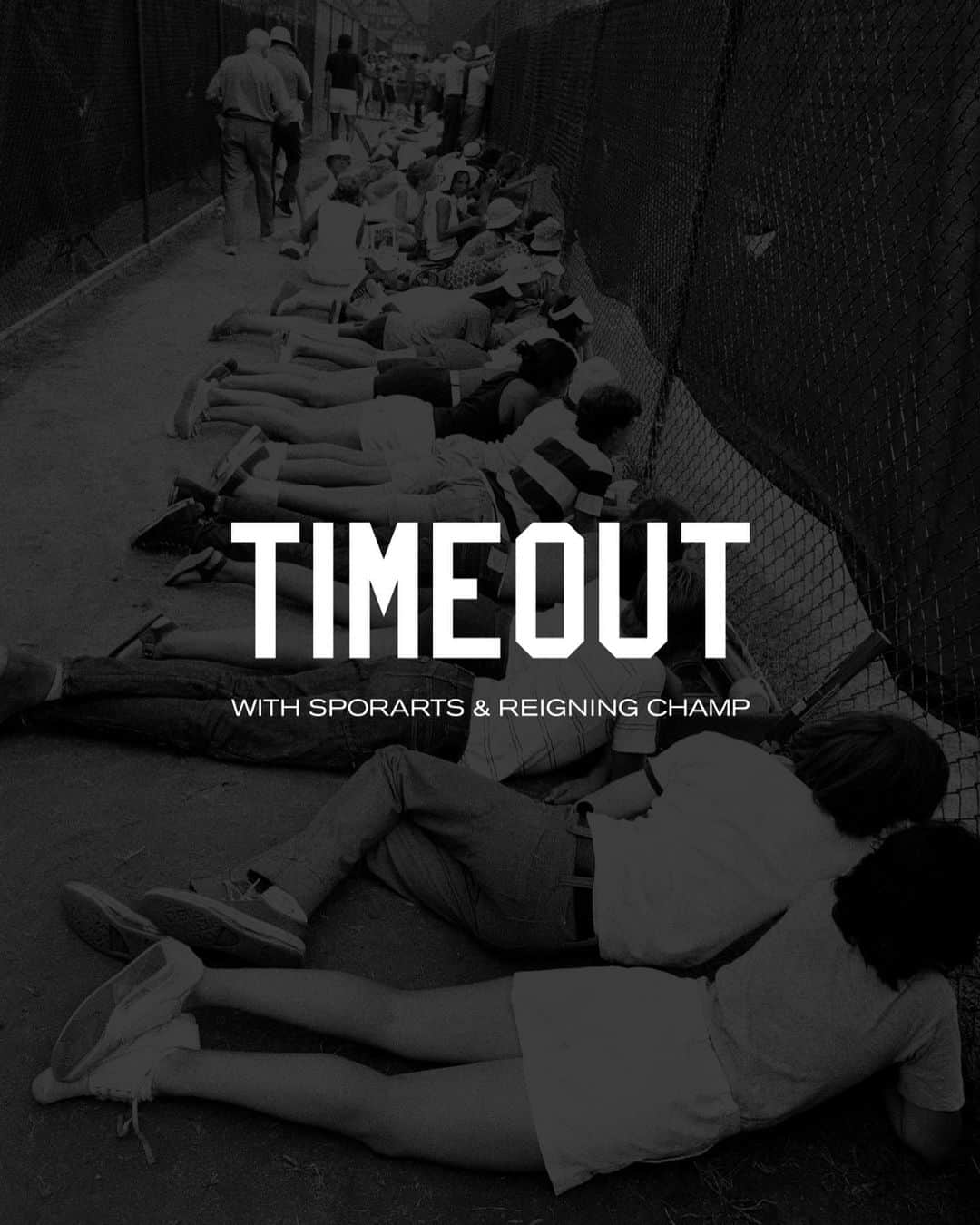 レイニングチャンプのインスタグラム：「Take a Timeout with @sporarts & @reigningchamp — a new bi-monthly series spotlighting the culture of sport and the game beyond the play-by-play.  Guest colour commentator, SporArts, is all about exploring athletic expression through a different lens — covering the highlights, the B-roll, and lesser known moments with equal aplomb.  So with the final rounds of the US Open underway, our first joint instalment taps into New York City and its special relationship with the sport of tennis. Playing host to the Grand Slam season finale, New York has over a century worth of trailblazing history both on and off the court. From Forest Hills to Flushing Meadows, this gallery gives you a snapshot of tennis' past in the Big Apple.  1. Young spectators taking in a match at the West Side Tennis Club at Forest Hills, 1977. 2. The inimitable style of Arthur Ashe moments before stepping on court. 3. The legendary Zina Garrison serving from a birds-eye view, 1990. 4. New York City's no. 1 tennis fan, former mayor David Dinkins, plays at Forest Hills, the original site of the US Open, 1990. (📷: Ron Galella) 5. Past Time. Althea Gibson, the first African American to win the US Open, playing paddle ball in the streets of Harlem, 1957. (📷: Genevieve Naylor) 6. Ultimate superfan, Jack Nicholson, fully immersed in the heat of a thrilling match at Flushing Meadows, 1990. (📷: Ron Galella)」