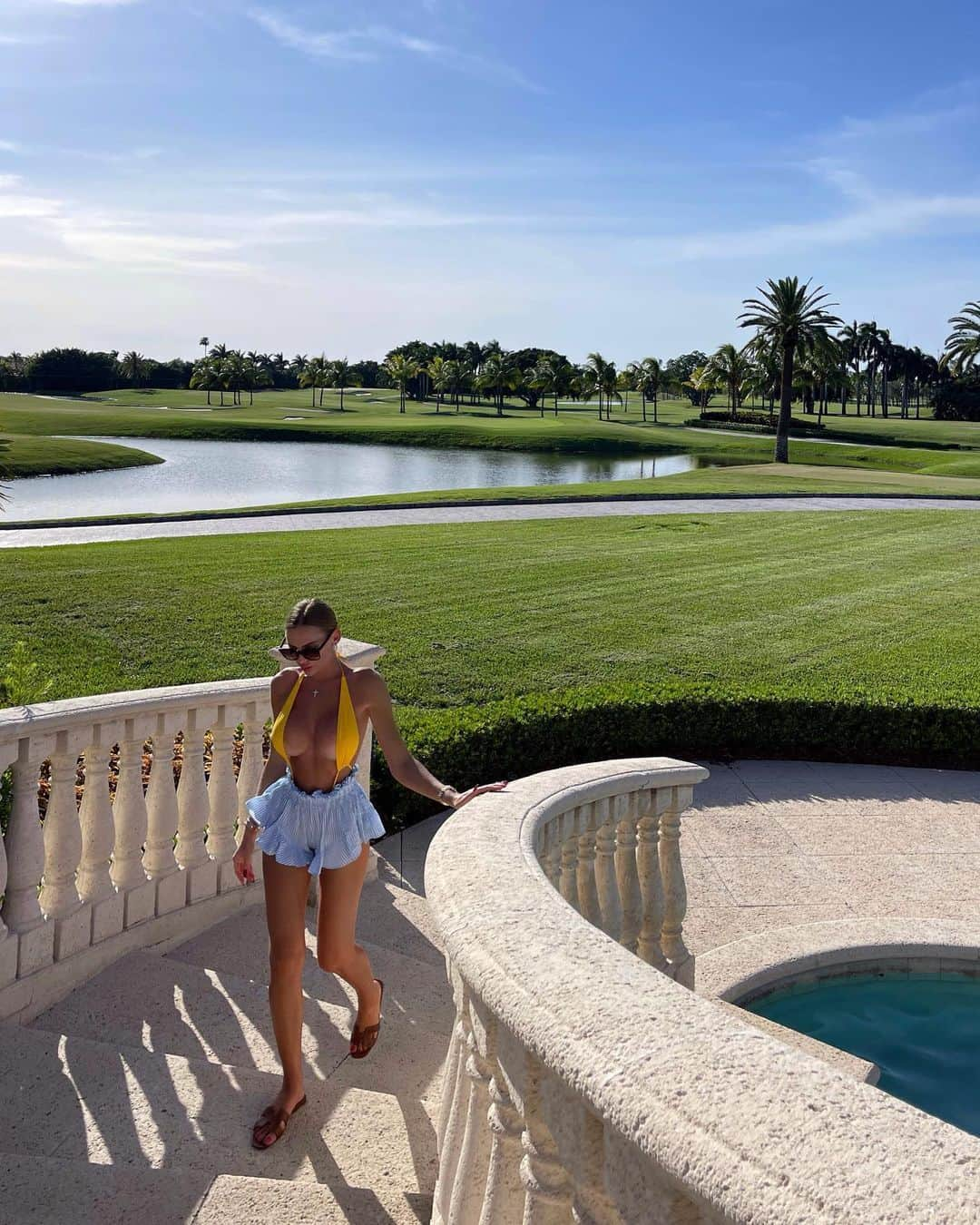 Anastasia Skylineさんのインスタグラム写真 - (Anastasia SkylineInstagram)「Who’s playing golf ⛳️ here? Will you teach me how?」9月6日 3時11分 - anastasia_skyline