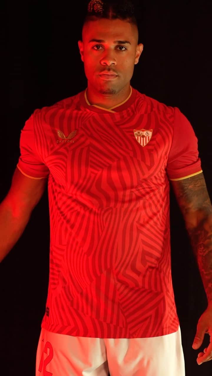 セビージャFCのインスタグラム：「⚪️🔄🔴🔁🔵  ¿No le quedan mal, no? 🔥   #WeareSevilla #NuncaTeRindas」